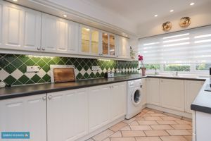 Kitchen/Breakfast Room- click for photo gallery